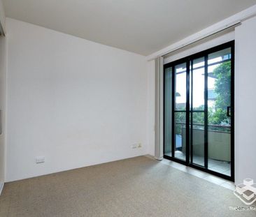 Quiet and Convenient ONE BEDROOM Apartment at Teneriffe - Photo 4