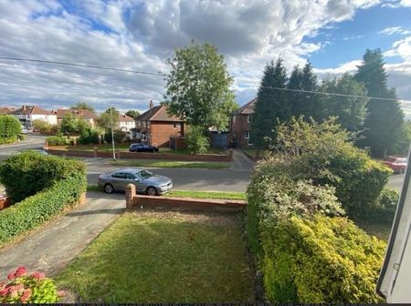 3 Bed Semi-Detached House, Moor Allerton Crescent, LS17 - Photo 5