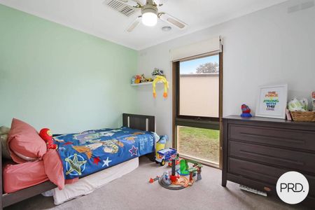 THREE BEDROOM HOME IN QUIET COURT! - Photo 5