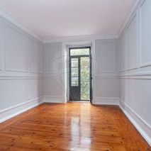 Apartment 3 bedrooms Refurbished excellent condition Avenidas Novas Lisboa for rent - 2nd floor, lots of natural light, balcony - Photo 1