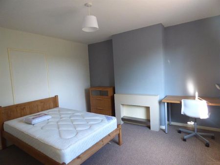 4 bedroom semi-detached house to rent - Photo 5