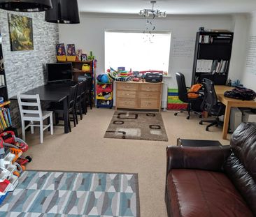 Town house to rent on - Photo 1