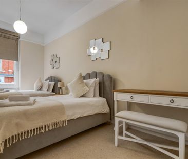 4 bed flat to rent in Kensington Court, London, W8 5 - Photo 3