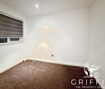 Bryon Gardens, Tilbury, rm18 - Photo 2