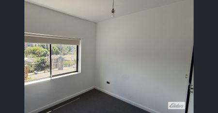 Freshly Renovated Two-Bedroom property – Prime Wollongong Location! - Photo 3