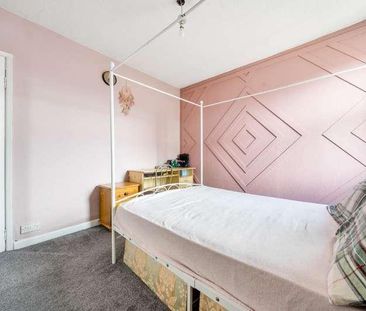 Reading, Berkshire, RG6 - Photo 6