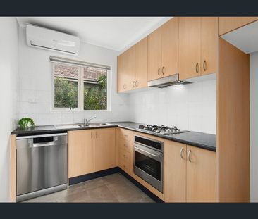 14/125 Kambrook Road, Caulfield North, Vic 3161 - Photo 2