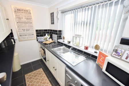 Bushberry Avenue, Tile Hill, Coventry - Photo 4