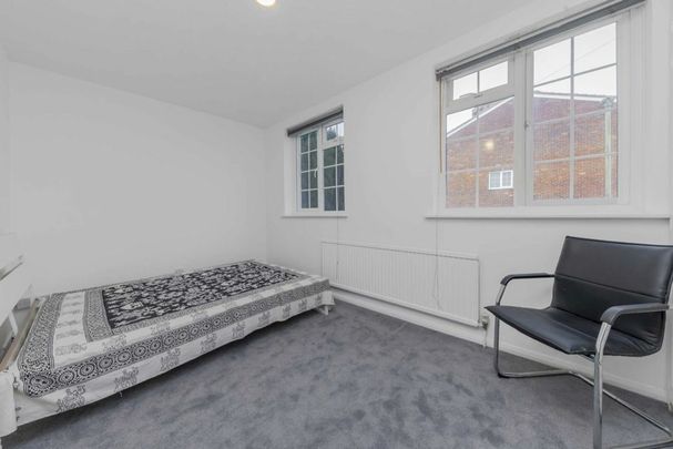 Oakview Gardens, N2, London - Photo 1