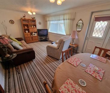 3 bedroom end of terrace house to rent - Photo 2