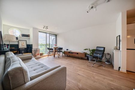 Defence Close, London, SE28 - Photo 2