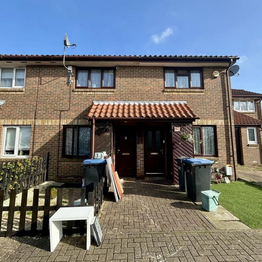 3 Bedroom House - Mid Terrace To Let - Photo 1