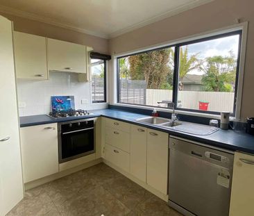 Spacious house with 4 bedrooms and 2 bathrooms - Photo 1