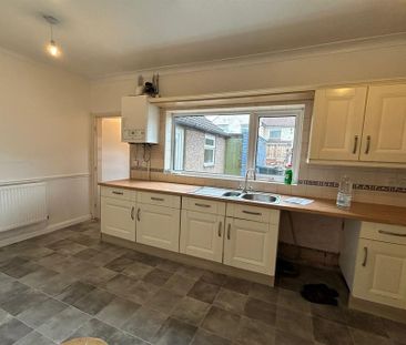 3 bedroom terraced house to rent - Photo 4