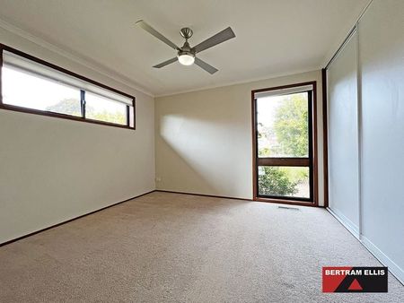 Stunning 5 Bedroom home! - Photo 5