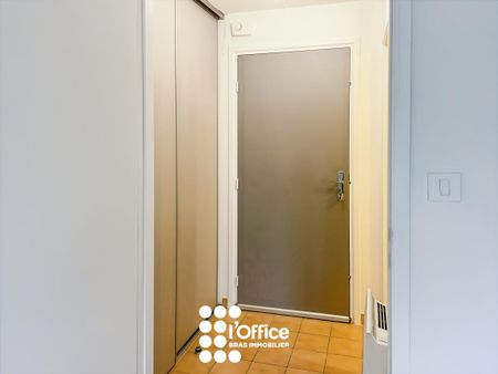 Location Appartement 1 pièce 25m² LA ROCHE SUR YON 85000 - Photo 3