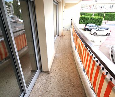 Appartement de 37.75m² en location avec balcon au Cannet - Photo 3