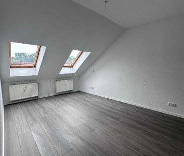 Licht & Luft unter dem Dach – moderne 3-Raum-Wohnung mit offener Kü... - Foto 1