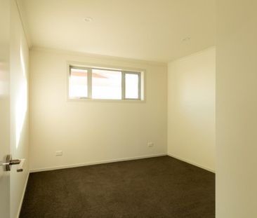 Beautiful 4 Bedroom on Kew Road - Photo 1