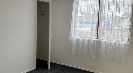 Stylish 3BR Home in Clover Park! - Photo 2