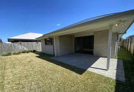Beautiful home in supreme location - Photo 5