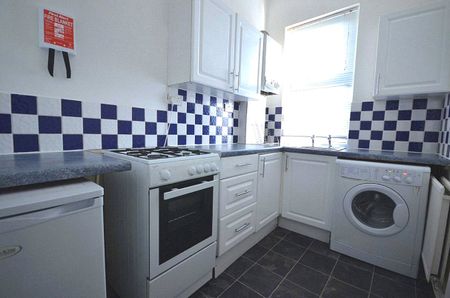 28 Crescent Park, Heaton Norris, Stockport, Manchester, SK4 2HT - Photo 3