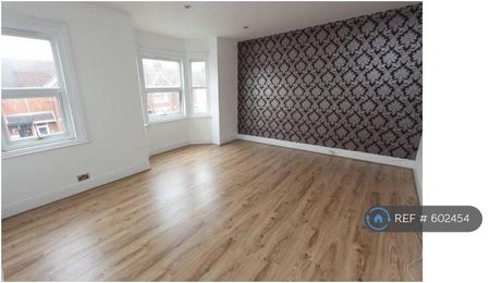 3 bedroom detached house to rent - Photo 3