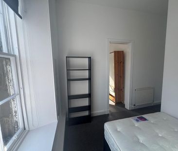 4 bedroom flat to rent - Photo 4