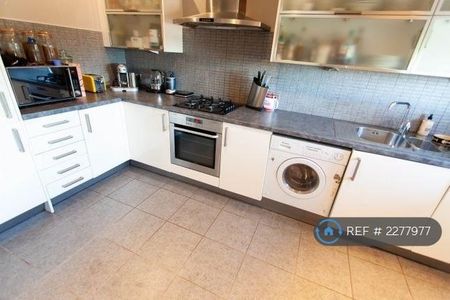 2 bedroom flat to rent - Photo 5