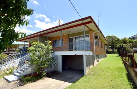 :: NEAT DUPLEX IN FANTASTIC LOCATION! - Photo 5