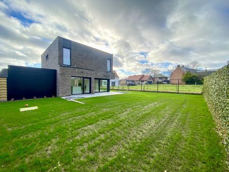 Strakke, alleenstaande nieuwbouw woning met 3 slaapkamers en zongerichte tuin - Photo 2