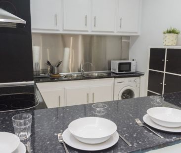 Large room in Plaza de Santa Ana - Photo 3