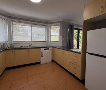 PRIVATE 4 BEDROOM HOME!! - Photo 6
