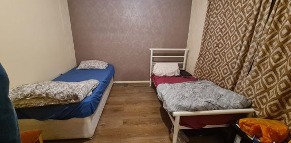 Lavender Rise, UB7, West Drayton - Photo 2