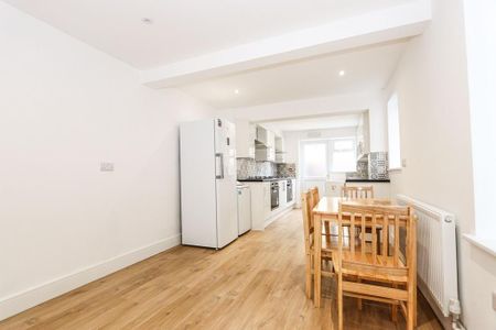 1 bedroom in a house share to rent - Photo 4