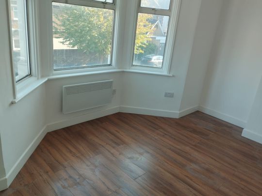 Studio Flat, Leghorn Road, NW10 - Photo 1