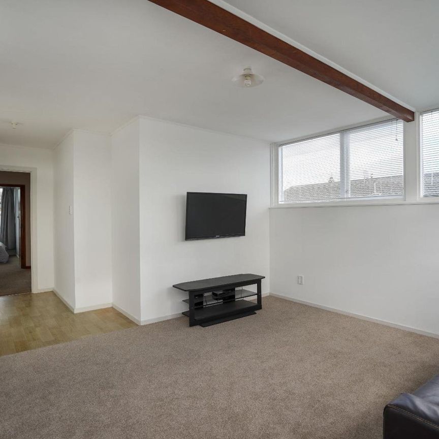 Three bedroom low-maintenance home - Photo 1