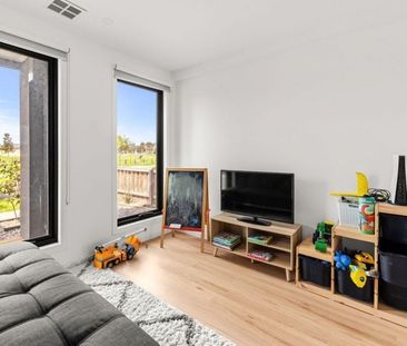 Stunning 4 bedroom family home - Photo 3