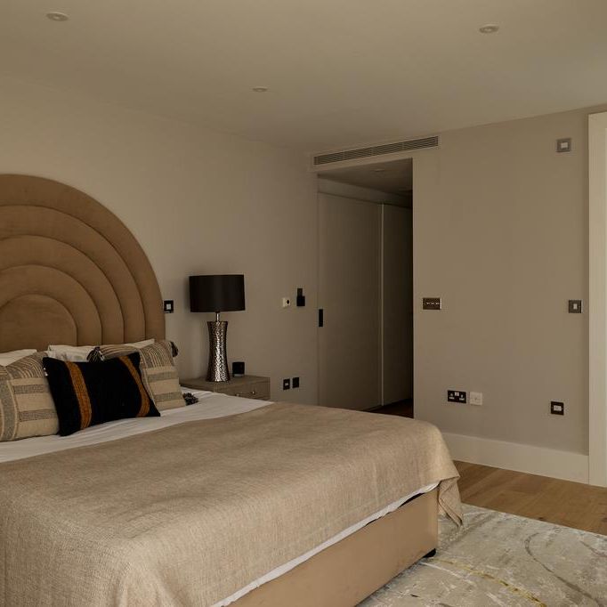 4 bedroom flat to rent - Photo 1