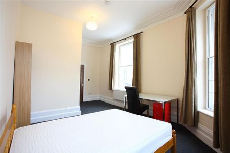 3 bedroom flat to rent - Photo 3