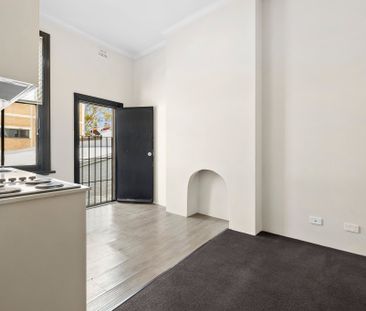 MODERN APARTMENT PRIME LOCATION - Photo 3