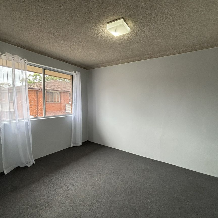 Comfortable Unit in Prime Location - Photo 1