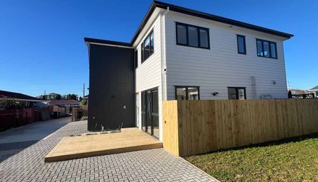 Stunning 4BR New Build in Papatoetoe! - Photo 3