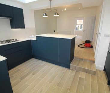 4 bedroom terraced house to rent - Photo 6