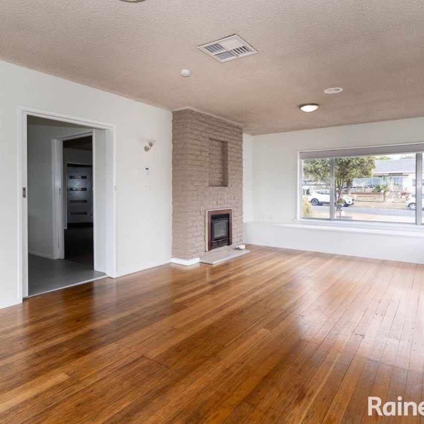 SPACIOUS FAMILY HOME - Photo 1