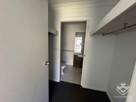 Amazing 3 bedroom 2 bathroom villa! - Photo 5