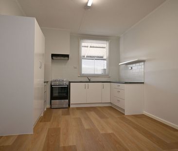 Neat & Freshly Painted 3 bedroom home - Photo 5