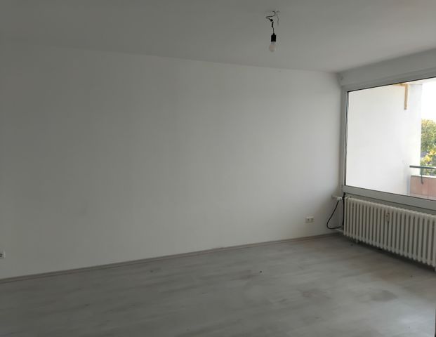Sehr schöne renovierte 3 Zimmer Wohnung mit Balkon in Gelsenkirchen zu vermieten - Photo 1