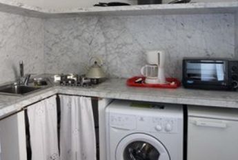 Center-Popolo: Excellently restored 1 bedroom, living, bath, terrace with views. Sleeps 4. Ref 848