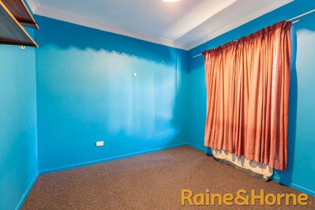 Family Home Close to Parks, Schools & Shops. - Photo 4